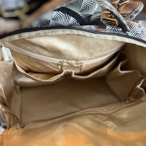 Ju-Ju-Be Black and White Baby Bag with Geometric Pattern - Picture 3 of 4